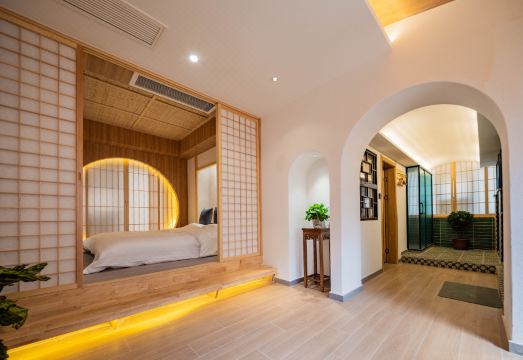 Jokeinn 위치 장점