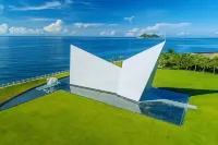 Wanning Riyuewan lives in Summer Seaview Surfing Apartment