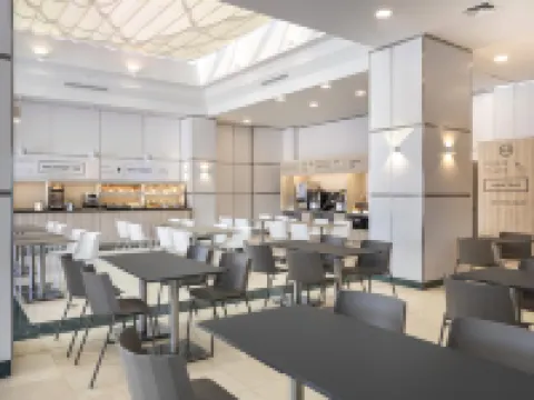 B&B Hotel Madrid Aeropuerto T4 サン・セバスティアン・デ・ロス・レイエスのホテル