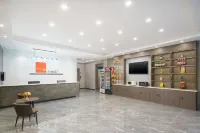 7Days Inn Hotel (Yingkou Gaizhou Railway Station Square) - parking