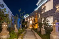 Floral Luxury Hengdian Xindi B&B (Film and Television City Qinwang Palace Dream Valley Branch) Отели рядом с достопримечательностью «Цюньмин Сен-Парк Шай-Ху»