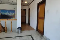 Goroomgo Chinar Lake View Nainital