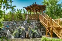 JieLu B&B Hotels near Courtyard of Family Wang