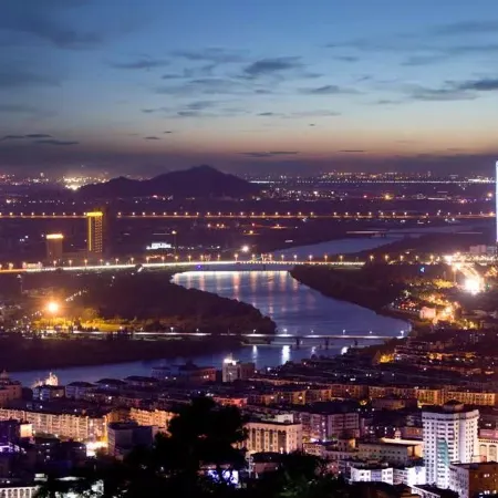 X Plus Hotel (Shaoxing Baiguan Plaza)