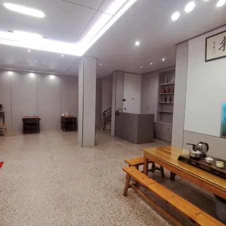 Yongding Tulou Ziqi Donglai Theme Inn