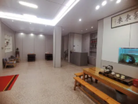 Yongding Tulou Ziqi Donglai Theme Inn