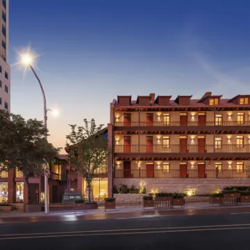 青亭·裏院（青島棧橋中山路地鐵站店） 鄰近棧橋的酒店