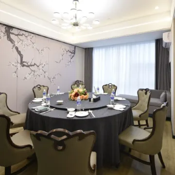 Rezen Mingjue International Hotel (Changsha Huangtuling Subway Station)