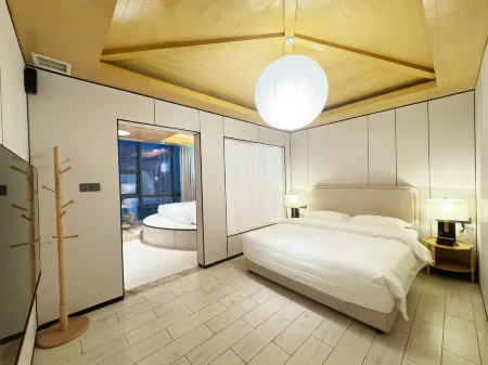 Chongqing Yufeng Hot Spring Hotel (Nanbin Road Haiqi Xiaoyue Branch) Отели рядом с достопримечательностью «Chongqing University of Commerce and Industry (Lanhuahu Campus)»