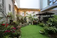Dali , Fairy Tale Tree House (Canger Avenue Store) Hotel in zona Dali University Gymnasium