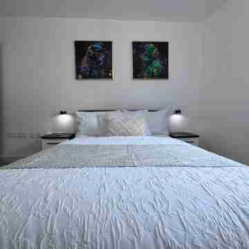 Marina Point East - Tranquil Oasis 22 Rooms