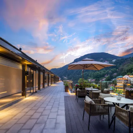 Shuguang Boyue Hotel (Lushan Guling Street)