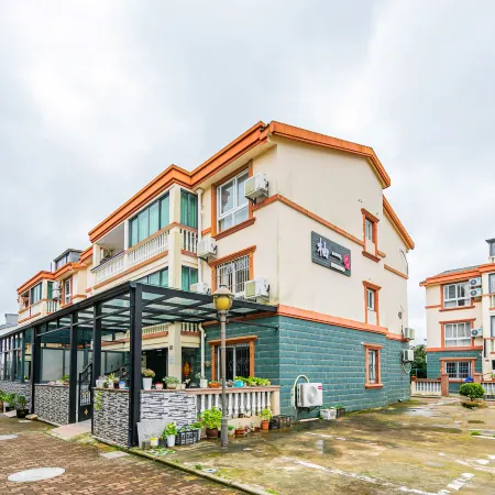 Yuyi     Resort