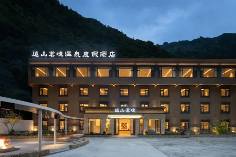 Zhuishan Mingjing Hot Spring Resort Hotel
