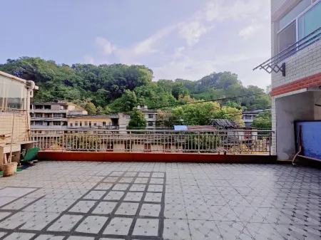 Grandma's homestay Отели рядом с достопримечательностью «Jiufeng Mountain»