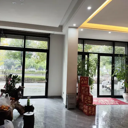 Luoping Tongda Qingyun Hotel