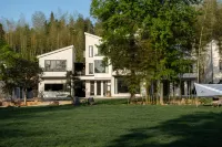 Anji Hanqing Valley Residence · Green Valley Luxury Pool Resort (Sky City Store) - Suối nước nóng