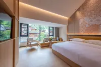 Qiushanju Hotel (Xijiang Qianhu Miao Village North Gate)