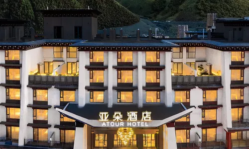Atour Hotel on National Highway 318 in Xinduqiao, Kangding