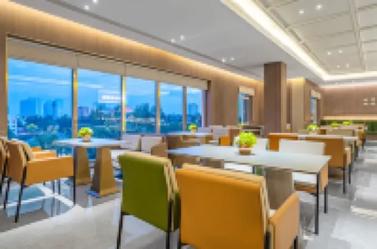 Starway Hotel (Yining Liuxing Street Airport Road)