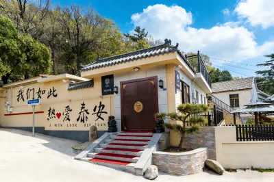 Floral Hotel · Taishan Oak Wei Hotel (Hongmen Mountain Entrance ） Hotels near The Place to Which Confucius Climbed to Command a Broad View