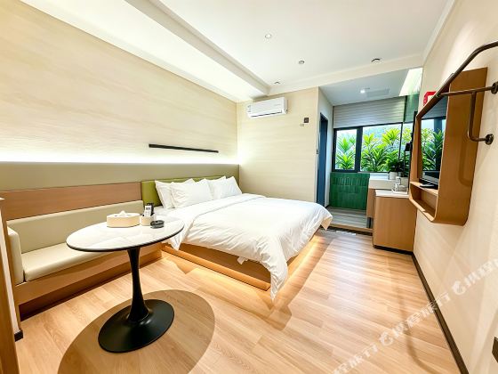 Xingnai Hotel (Zhongyuan International Expo Center Fenghuangtai South Subway Station)