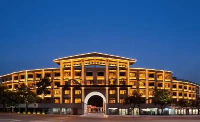 Guiyang Riverside Grand Court Hotel (Guiyang East Railway Station Normal University Subway Station) โรงแรมใน