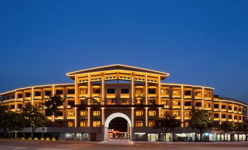 Guiyang Riverside Grand Court Hotel (Guiyang East Railway Station Normal University Subway Station)