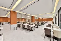 Guiyang Riverside Grand Court Hotel (Guiyang East Railway Station Normal University Subway Station)