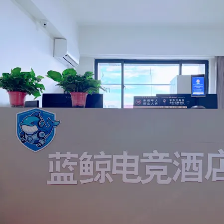 lue Whale Esports (Greenland Central Plaza Store, Bengbu)