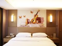 维也纳国际酒店(上蔡秦相路店) - 标准大床房