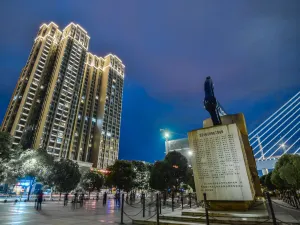 Ease Hotel · Zhi (Yichang Three Gorges Visitor Center Binjiang Wanda)