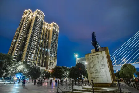 Ease Hotel · Zhi (Yichang Three Gorges Visitor Center Binjiang Wanda) Отели рядом с достопримечательностью «Mojishan Forest Park»