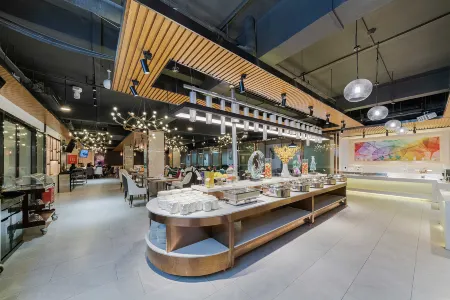 Nanning Jingdu International Hotel (Nanhu Park Binhu Road Metro Station) Отели рядом с достопримечательностью «Guangxi Health Vocational and Technical College»