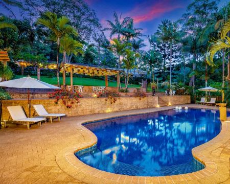 Sensom Boutique Bed and Breakfast - Housity