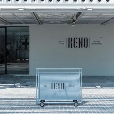 Reno Hotel Отели рядом с достопримечательностью «Стадион «Супхачаласай»»
