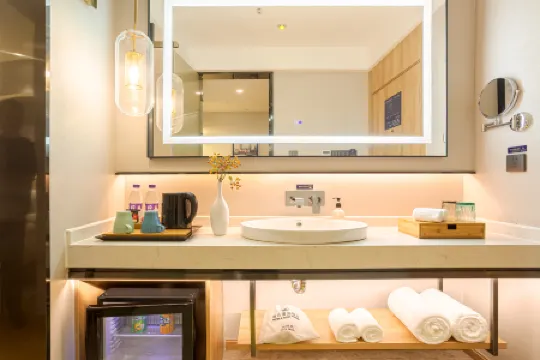 Super 8 Longtan Temple Panda Base Shop