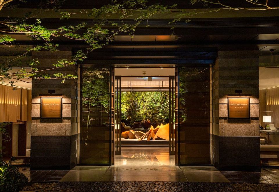 [호텔 더 미츠이 교토의 고급스러운 내부]