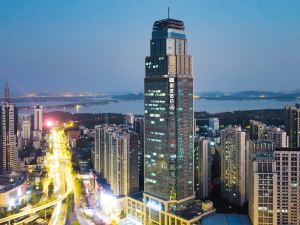 Licheng Hotel Yi (Wuhan Chuhe Han Street Yuejiazui Subway Station)