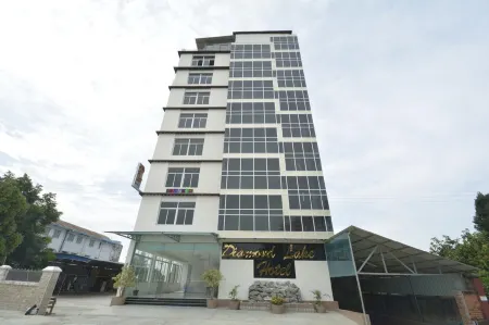 Diamond Lake Hotel KTV&Dancing Bar Отели в г. Insein