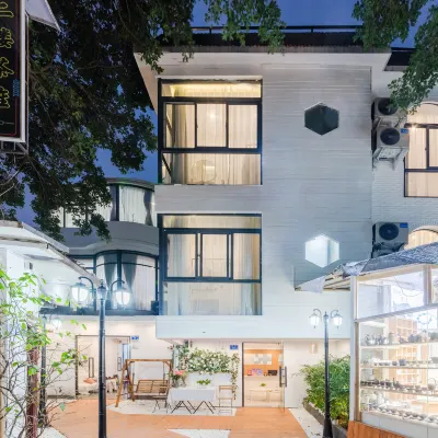 AMOY·Happiness Home Inn (Cozy Retreat Near the Sea, Huandao South Road) Hotels near Music Square