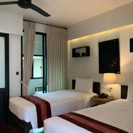 99 the Gallery Hotel Отели рядом с достопримечательностью «Школа Самакки Витаятан»