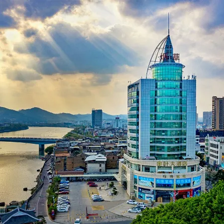 Golden Leaf Hotel