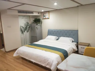 Qingdao Blue Whale Loft Apartment