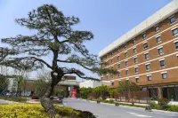 Chalon International Hotel Hotels near Jiaxing University (Lianglin Campus)