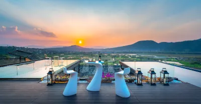 Mid-hill Villa (Tengchong Heshun Branch) Hotels near Aisiqi Memorial Hall