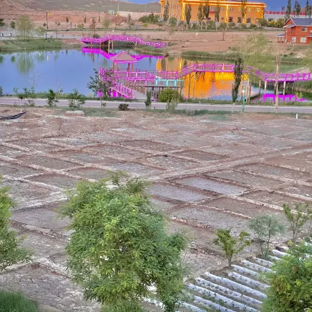 Qicai Danxia Wenzheng Holiday Hotel