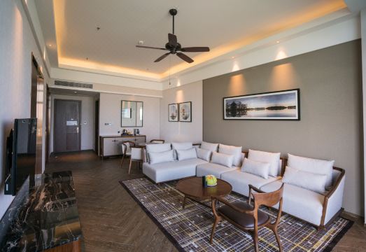 포레스트 시티 피닉스 인터내셔널 골프 호텔의 넓은 객실 내부