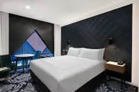 West Hotel Sydney - Curio Collection by Hilton - Airport Shuttle