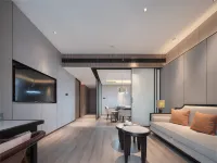 Xuchang Rebecca Furong Resort (Zhengxu Light Rail Furong Lake Station) Hotels in Xuchang